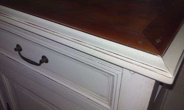 Relookage d'un buffet en merisier marque Grange blanc et bois naturel à Martigues